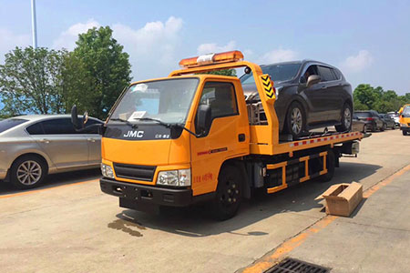 沪嘉高速s5道路救援维修搭电换胎送油流动补胎拖车修车